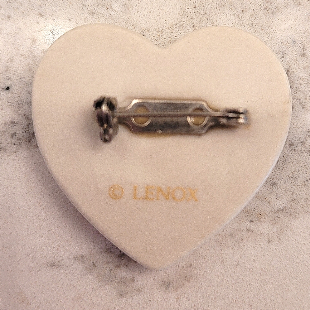 3/$10 Vintage Porcelain and 24k Gold Lenox Peace Dove Brooch - Picture 2 of 3
